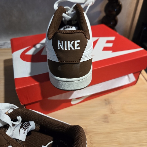 New In Box Nike Court Vision Low P Women’s Athletic Shoes - Sail/Cacao W 8.5 - Picture 10 of 12